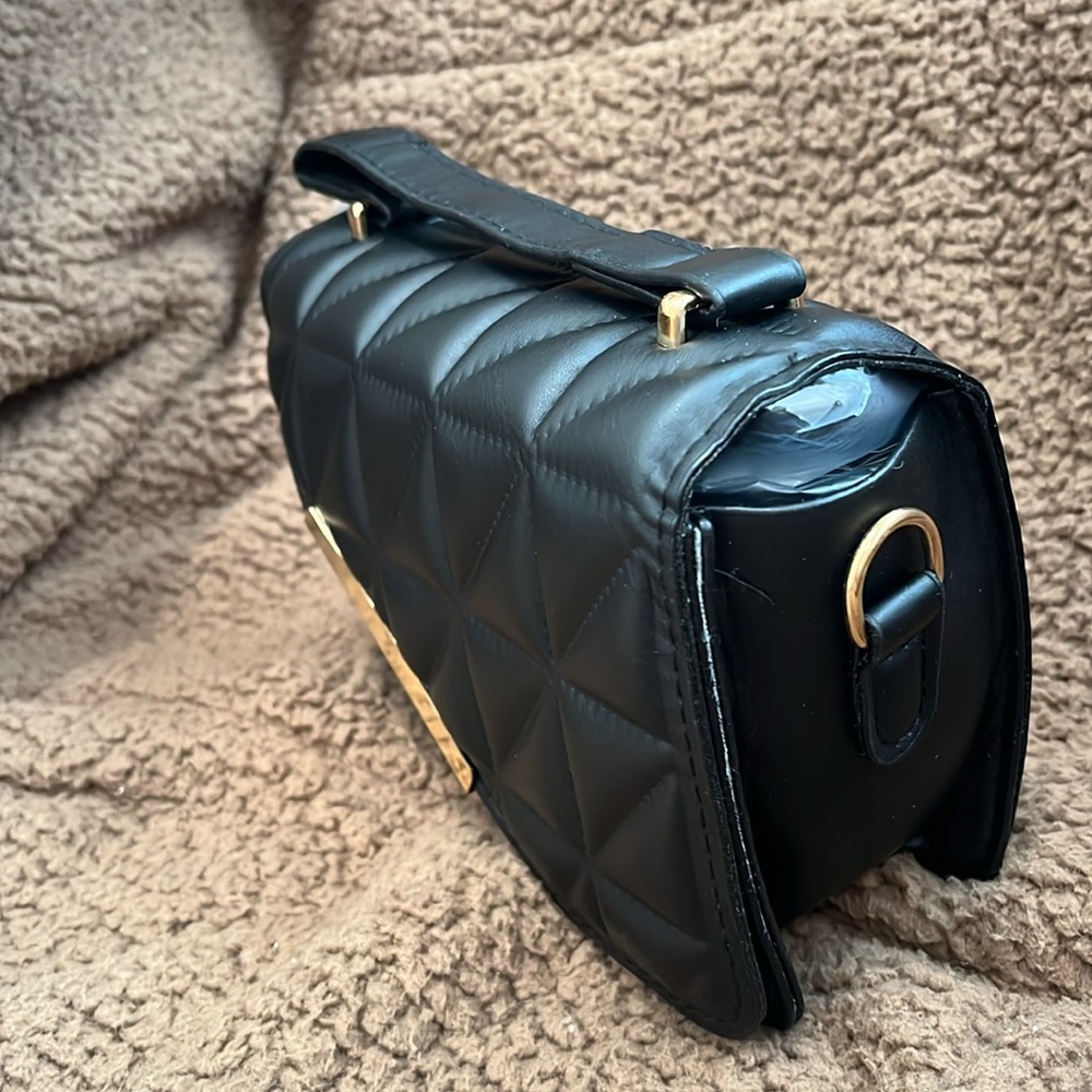 Black Purse - Picture 2 of 7